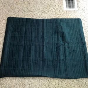 Brand New Calvin Klein Standard Pillow Sham Green Jagged Grid
